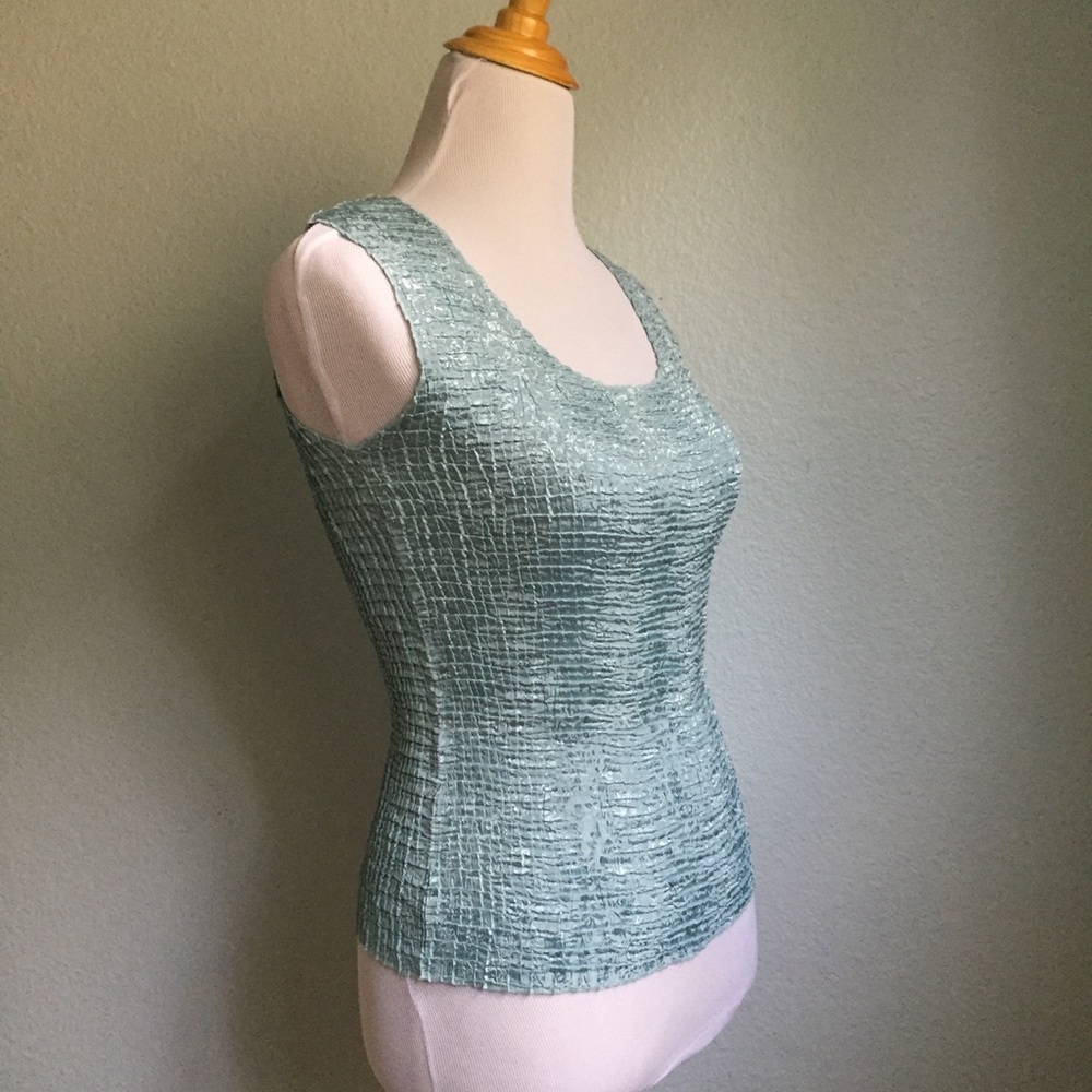 Plisse women sleeveless top